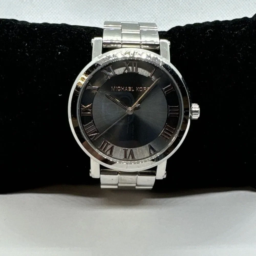 Michael Kors MK3559 Women Silver Stainless Steel Analog Dial Quartz Watch JNA298